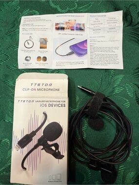 Black Clip-On Lavalier Microphone for iOS Devices iPhone and IPad